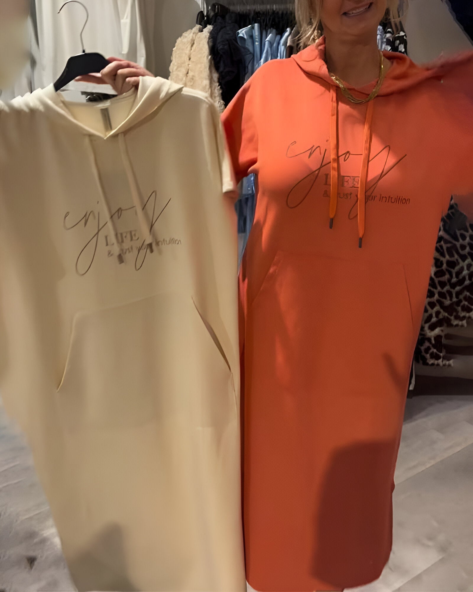 Sofia™ | Ledig hoodieklänning