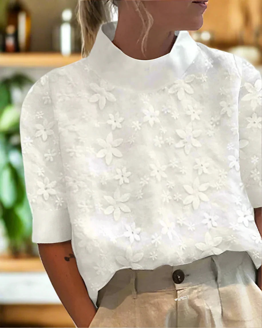 Cécile⹠| Elegant Broderad Sommarblus med Stilren StÄkrage