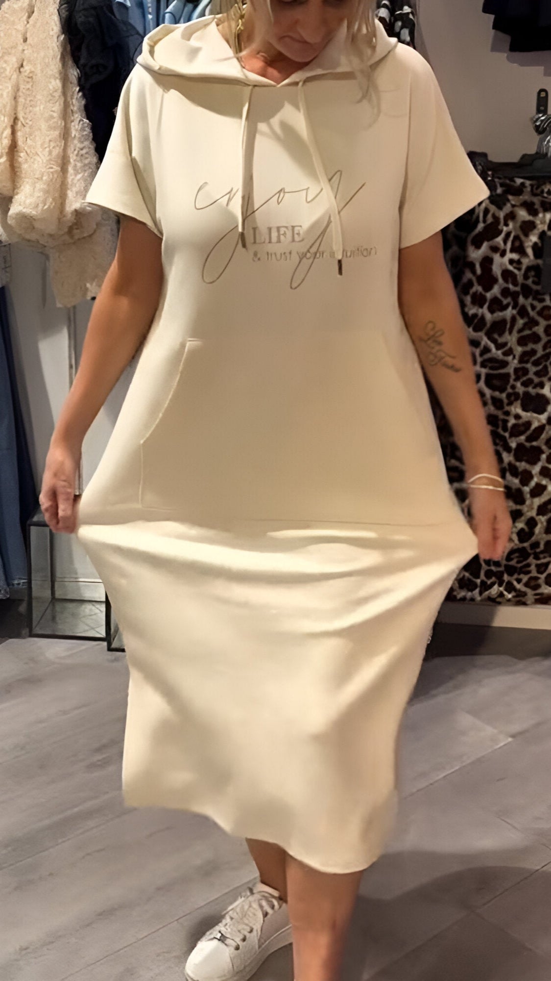 Sofia™ | Ledig hoodieklänning