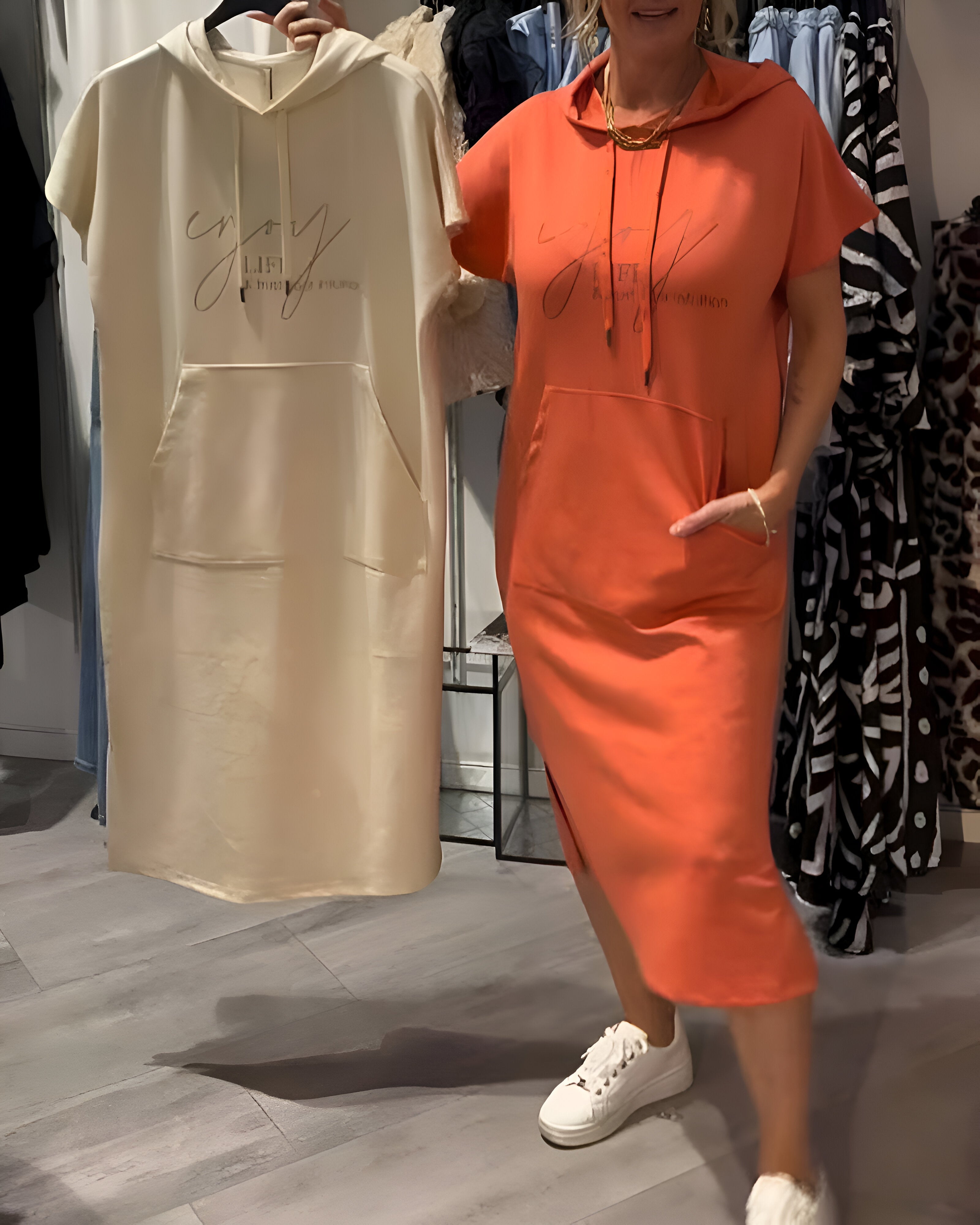 Sofia™ | Ledig hoodieklänning