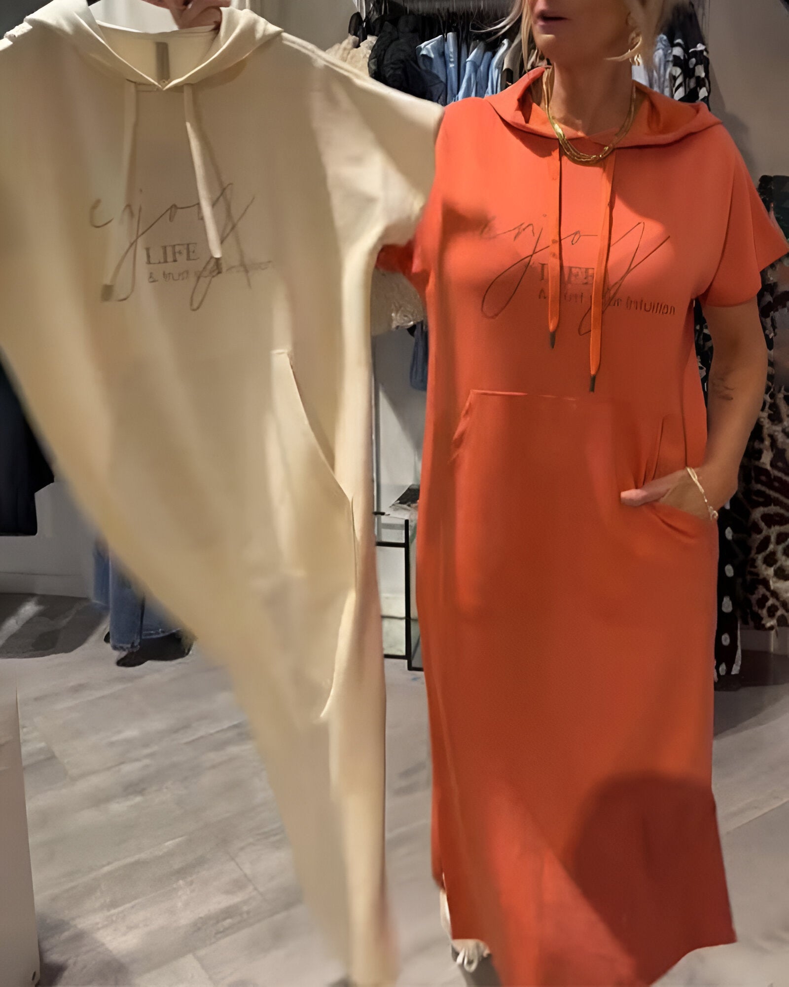 Sofia™ | Ledig hoodieklänning